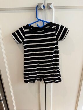Mini mioche 6-12m Black & White Striped Baby Romper